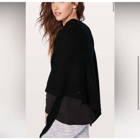 Lululemon DISTRESSED On the Go Poncho Sweater Wrap One Size Black Merino Wool - Picture 2 of 5